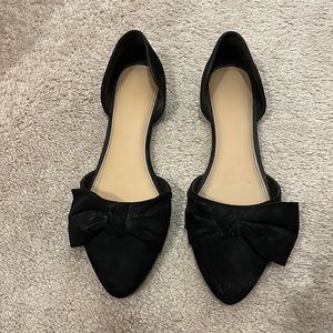 Black Flats with cute half-bowtie detail